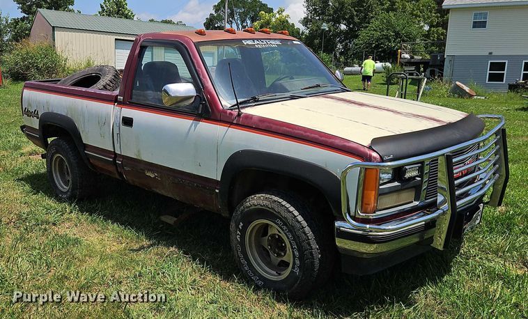 image for item EO4530 1989 GMC Sierra K1500 pickup truck