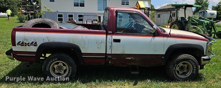 image for item EO4530 1989 GMC Sierra K1500 pickup truck