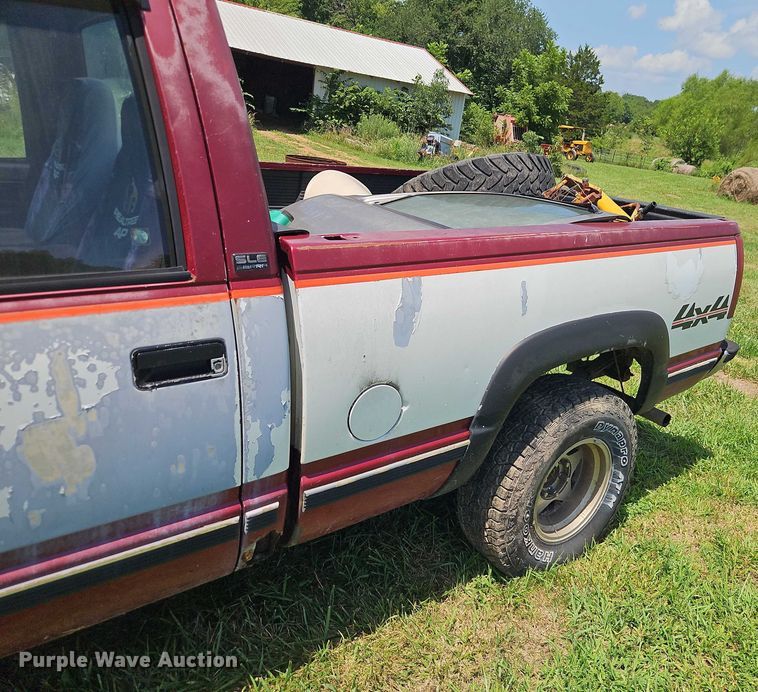 image for item EO4530 1989 GMC Sierra K1500 pickup truck