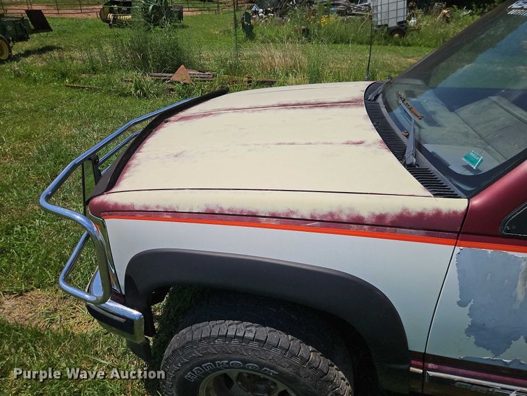 image for item EO4530 1989 GMC Sierra K1500 pickup truck