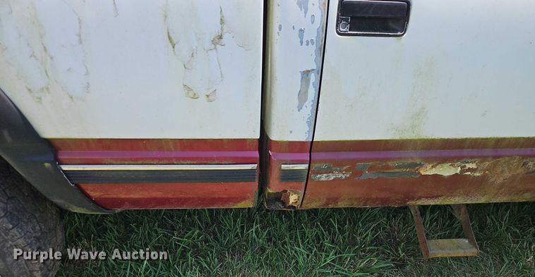 image for item EO4530 1989 GMC Sierra K1500 pickup truck