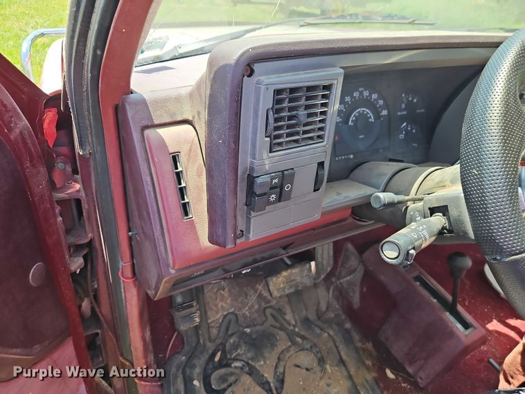 image for item EO4530 1989 GMC Sierra K1500 pickup truck