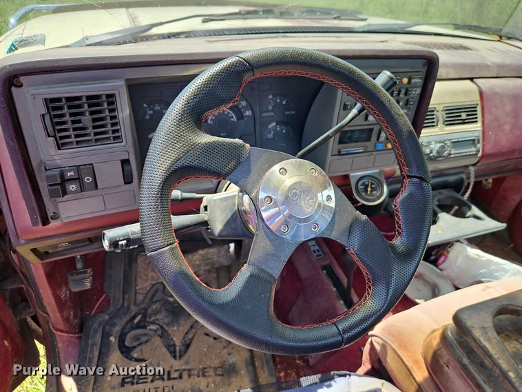 image for item EO4530 1989 GMC Sierra K1500 pickup truck