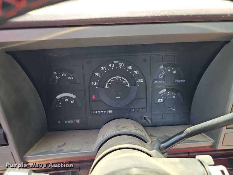 image for item EO4530 1989 GMC Sierra K1500 pickup truck