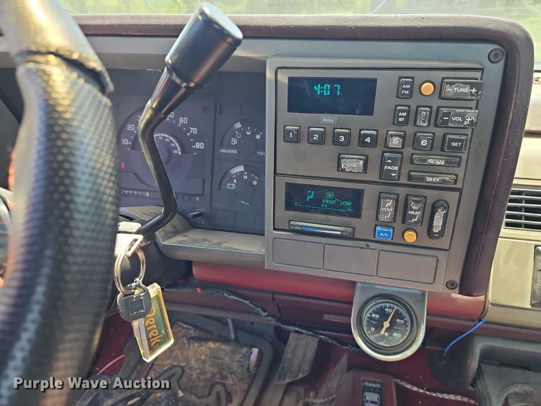 image for item EO4530 1989 GMC Sierra K1500 pickup truck