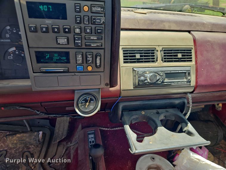 image for item EO4530 1989 GMC Sierra K1500 pickup truck