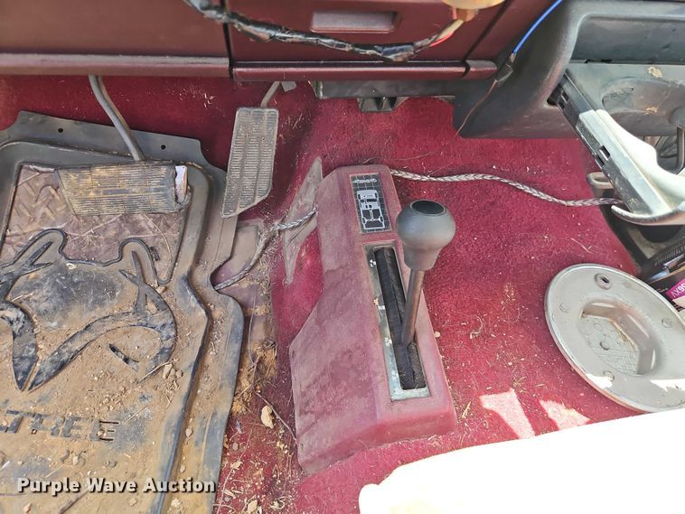 image for item EO4530 1989 GMC Sierra K1500 pickup truck