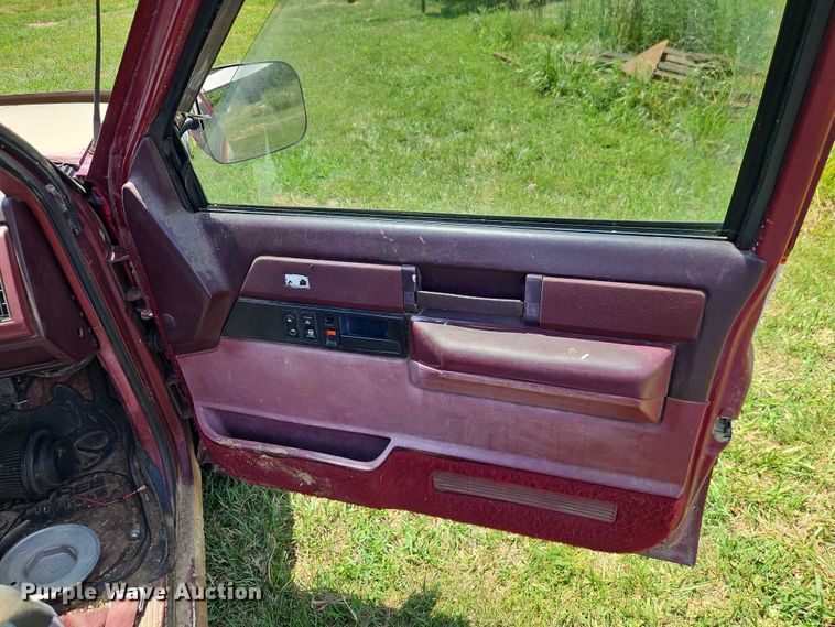 image for item EO4530 1989 GMC Sierra K1500 pickup truck