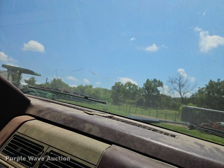 image for item EO4530 1989 GMC Sierra K1500 pickup truck