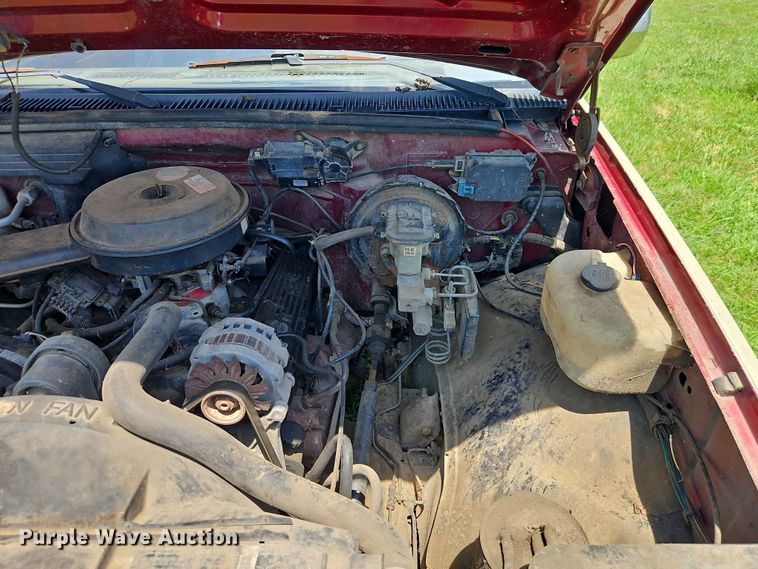 image for item EO4530 1989 GMC Sierra K1500 pickup truck