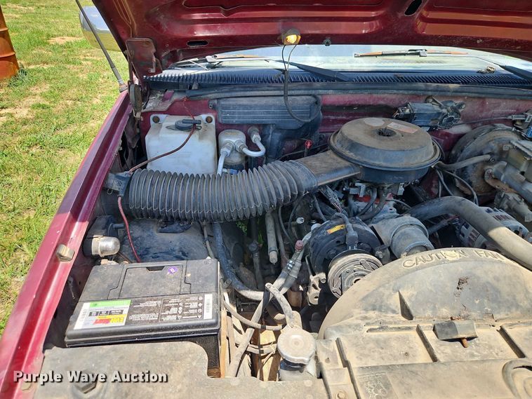 image for item EO4530 1989 GMC Sierra K1500 pickup truck