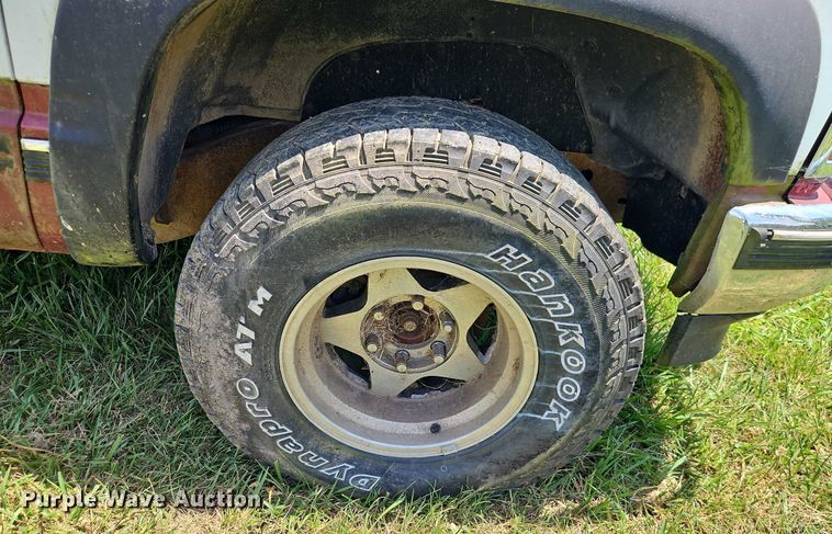 image for item EO4530 1989 GMC Sierra K1500 pickup truck