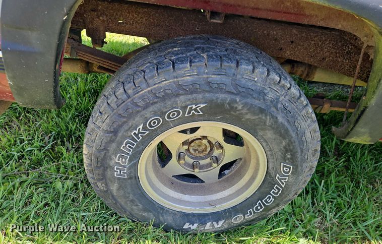 image for item EO4530 1989 GMC Sierra K1500 pickup truck