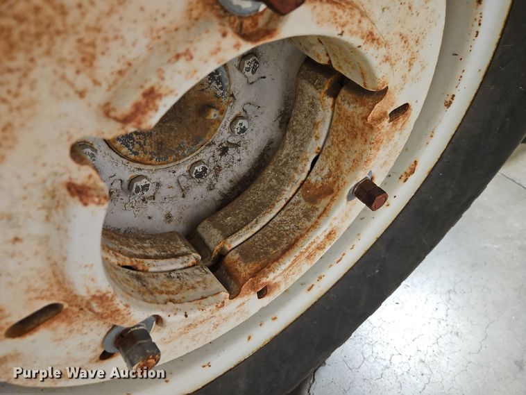 image for item EO4531 2005 New Holland TC40S lawn tractor