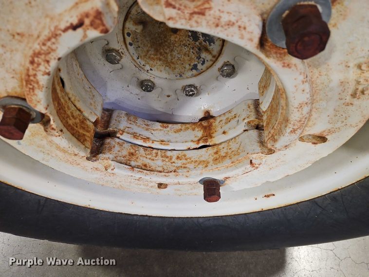 image for item EO4531 2005 New Holland TC40S lawn tractor