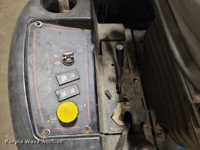 image for item EO4532 Toro Groundsmaster 3280-D lawn mower