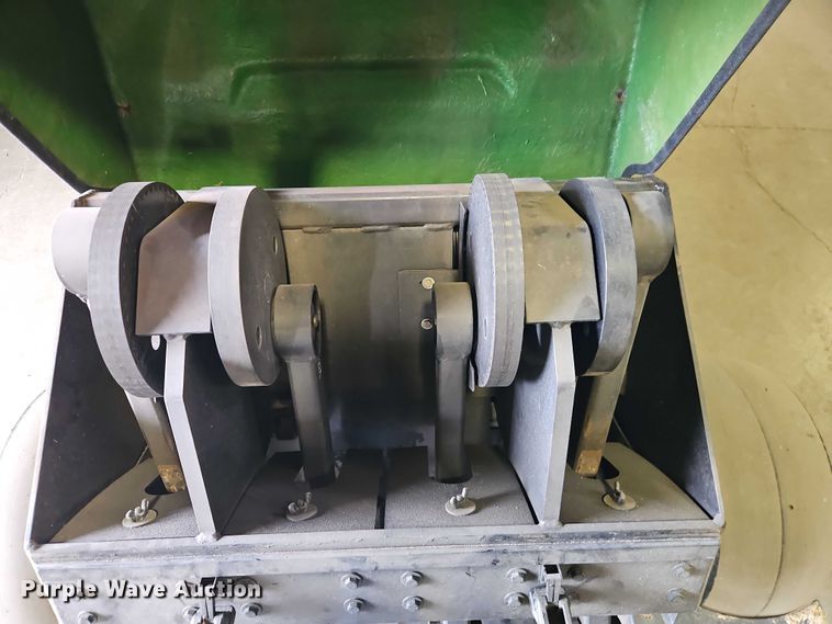 image for item EO4536 2014 John Deere Aercore 800 aerator