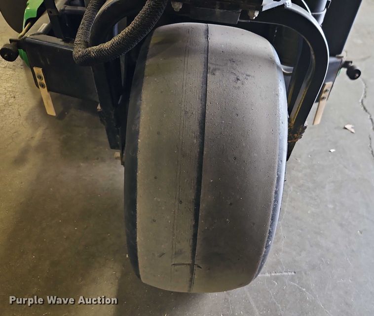 image for item EO4536 2014 John Deere Aercore 800 aerator