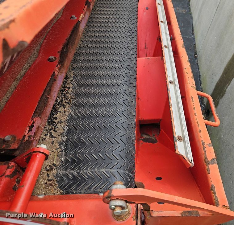 image for item EO4551 Ty-Crop Quick Pass top dresser spreader