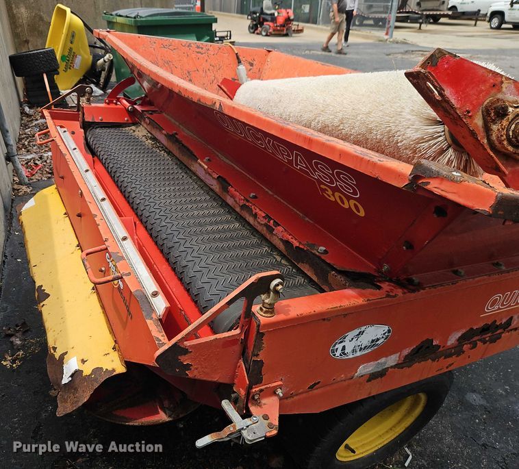 image for item EO4551 Ty-Crop Quick Pass top dresser spreader