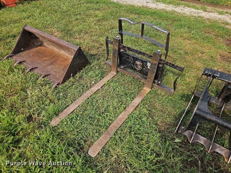 image for item EO4554 2020 Toro TX 1000 Narrow Track compact utility loader