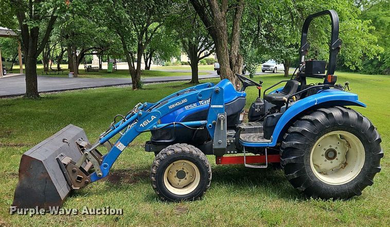 image for item EO4556 2002 New Holland TC35D MFWD tractor