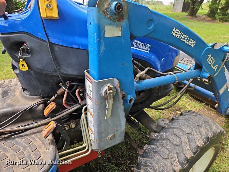 image for item EO4556 2002 New Holland TC35D MFWD tractor