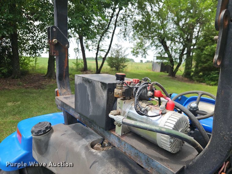 image for item EO4556 2002 New Holland TC35D MFWD tractor