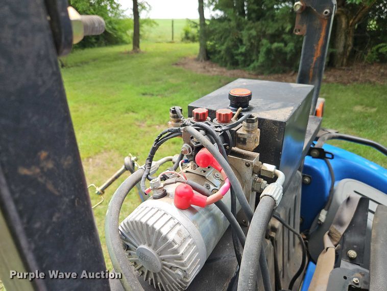 image for item EO4556 2002 New Holland TC35D MFWD tractor