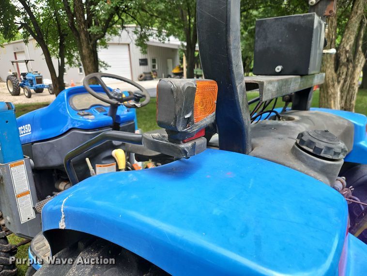 image for item EO4556 2002 New Holland TC35D MFWD tractor
