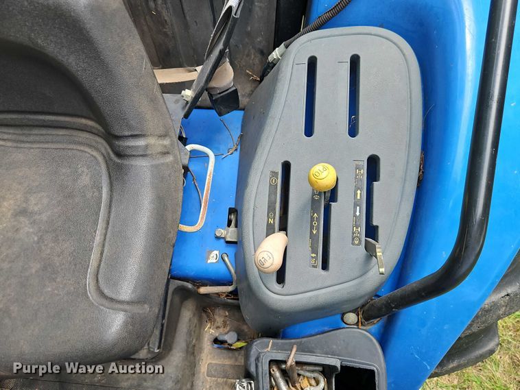 image for item EO4556 2002 New Holland TC35D MFWD tractor