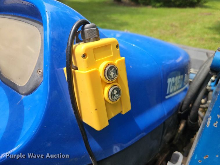 image for item EO4556 2002 New Holland TC35D MFWD tractor