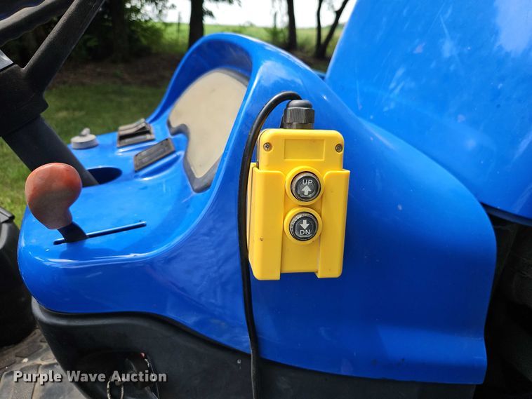 image for item EO4556 2002 New Holland TC35D MFWD tractor