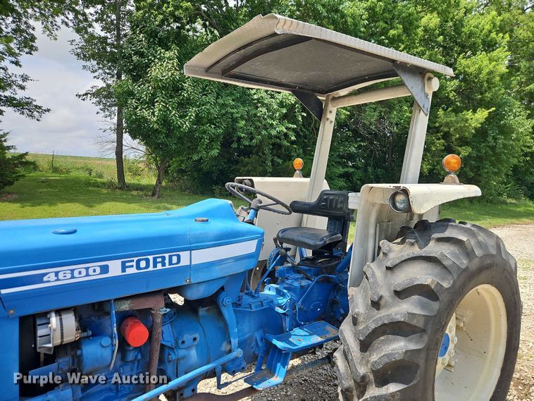 image for item EO4557 1978 Ford 4600 tractor