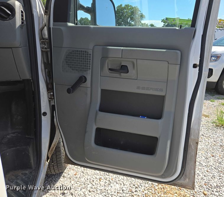 image for item EQ2605 2014 Ford E150 van
