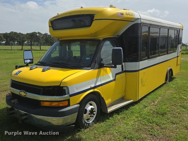 image for item EQ4033 2017 Chevrolet Express G4500 shuttle bus