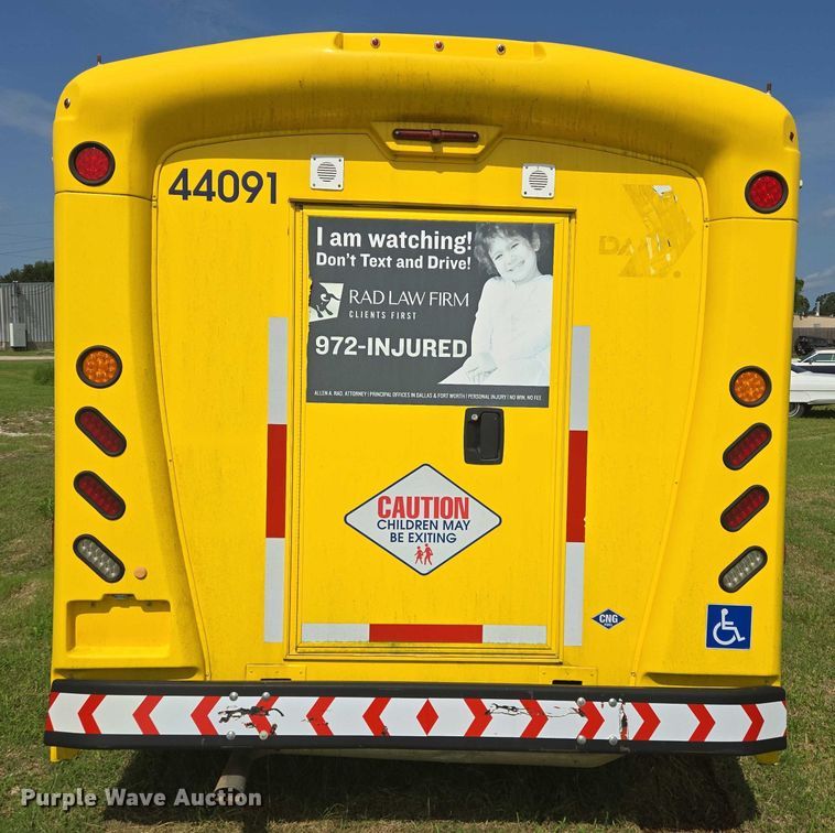image for item EQ4033 2017 Chevrolet Express G4500 shuttle bus