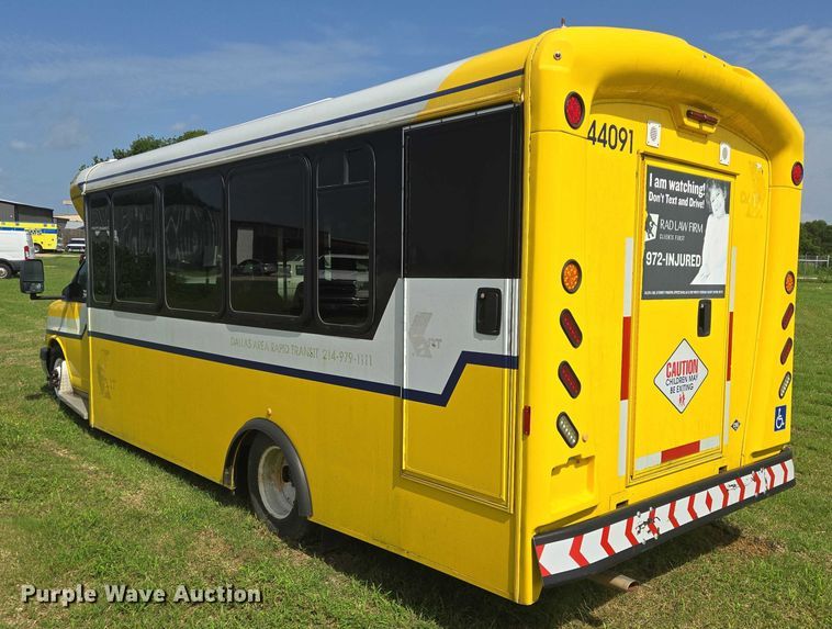 image for item EQ4033 2017 Chevrolet Express G4500 shuttle bus