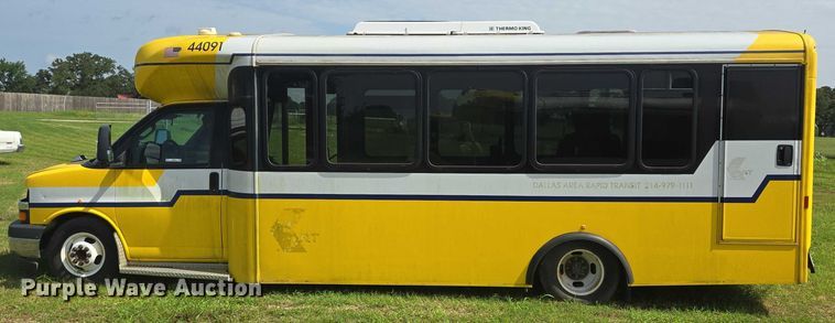 image for item EQ4033 2017 Chevrolet Express G4500 shuttle bus