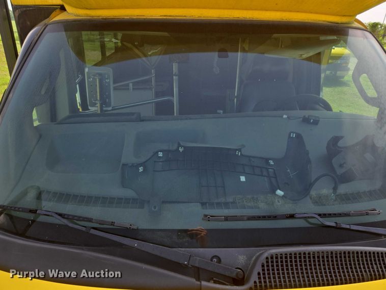 image for item EQ4033 2017 Chevrolet Express G4500 shuttle bus