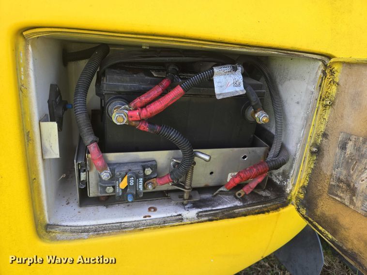 image for item EQ4033 2017 Chevrolet Express G4500 shuttle bus