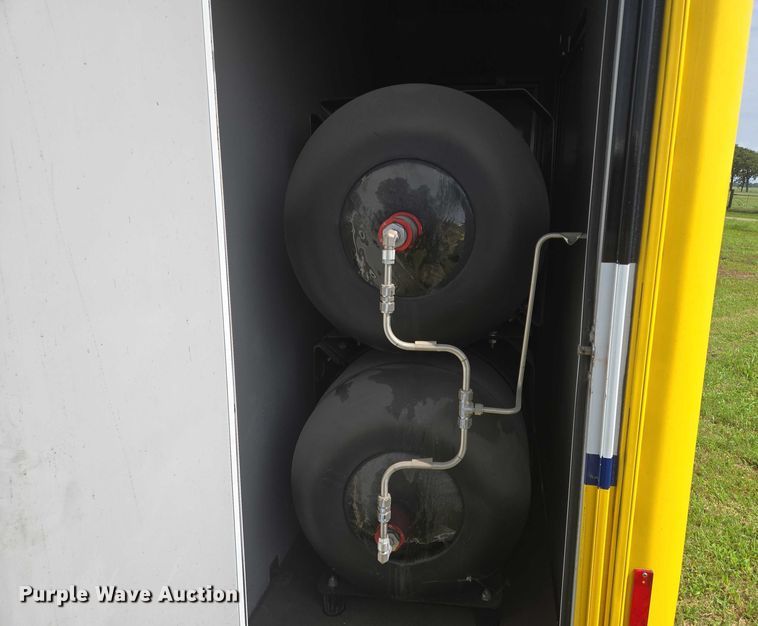 image for item EQ4033 2017 Chevrolet Express G4500 shuttle bus