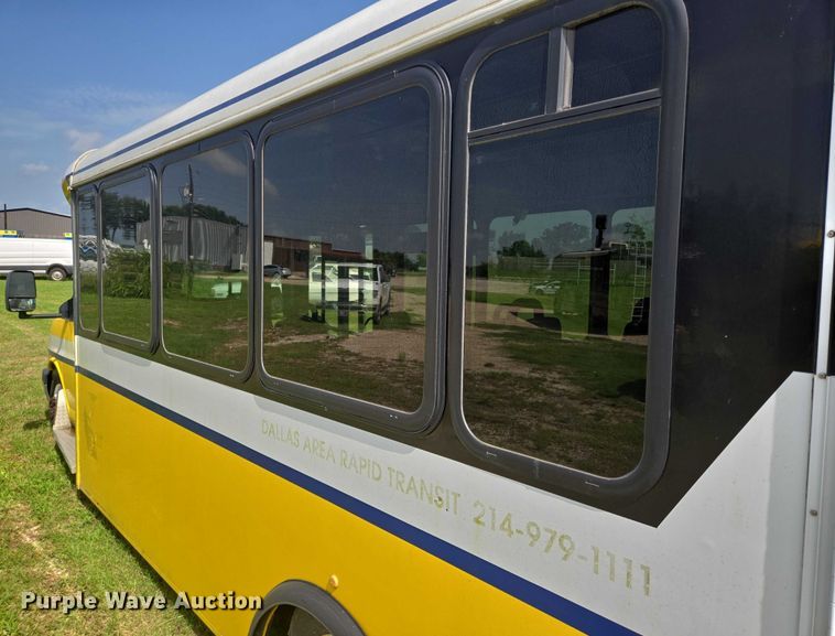 image for item EQ4033 2017 Chevrolet Express G4500 shuttle bus