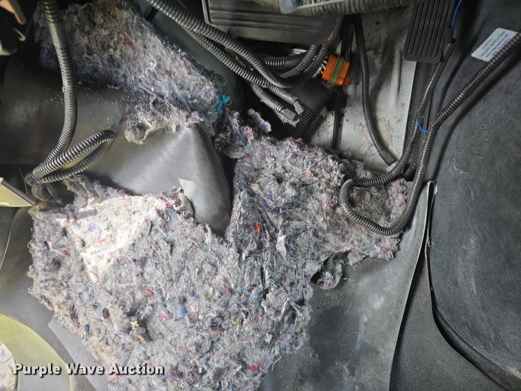 image for item EQ4033 2017 Chevrolet Express G4500 shuttle bus