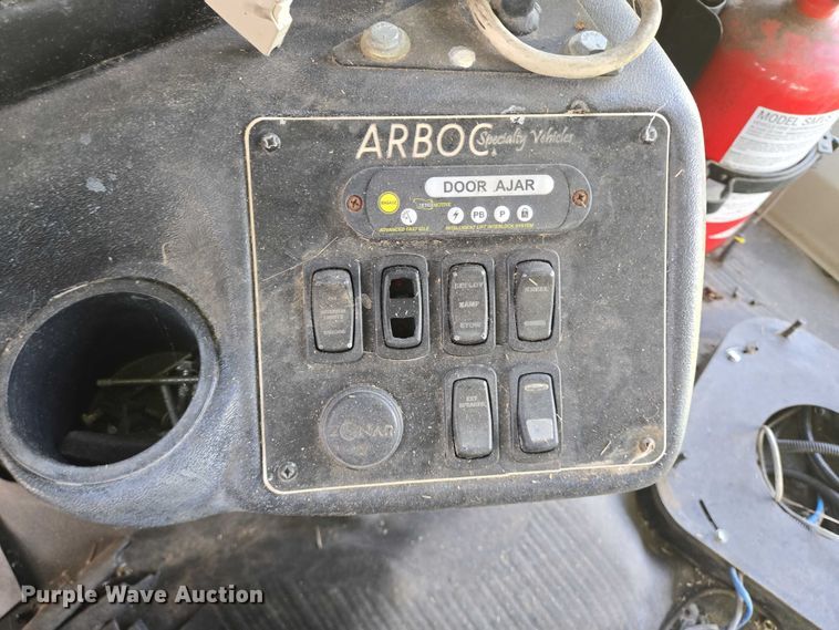 image for item EQ4033 2017 Chevrolet Express G4500 shuttle bus