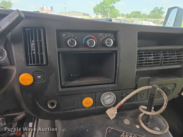 image for item EQ4033 2017 Chevrolet Express G4500 shuttle bus