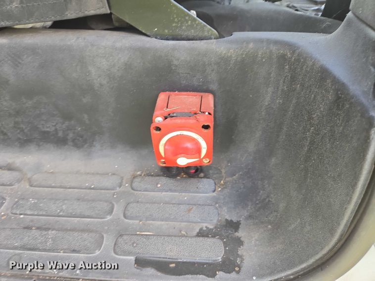 image for item EQ4033 2017 Chevrolet Express G4500 shuttle bus