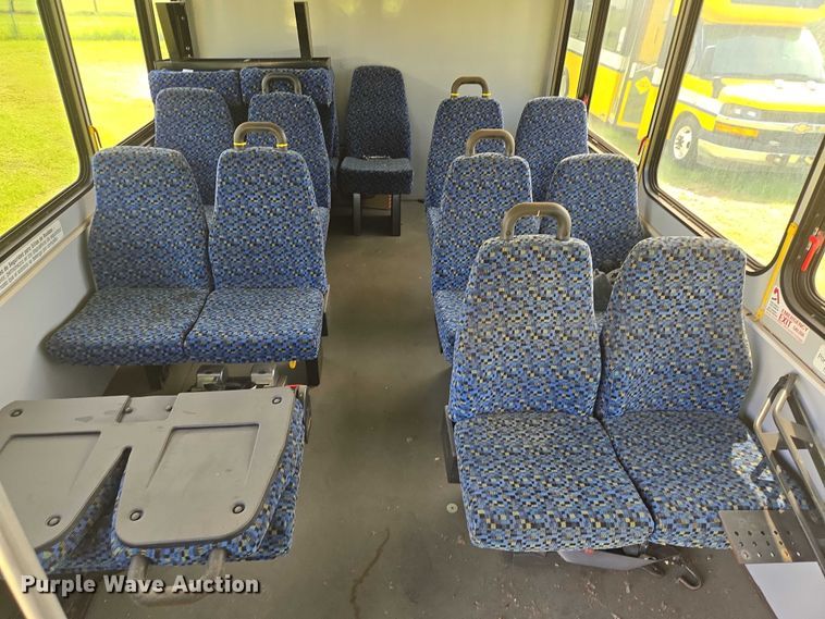 image for item EQ4033 2017 Chevrolet Express G4500 shuttle bus