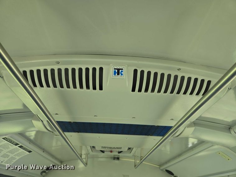 image for item EQ4033 2017 Chevrolet Express G4500 shuttle bus