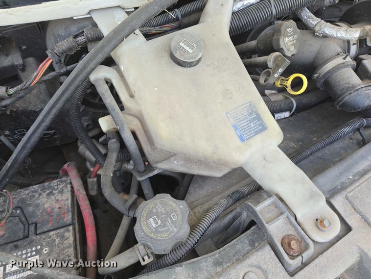 image for item EQ4033 2017 Chevrolet Express G4500 shuttle bus